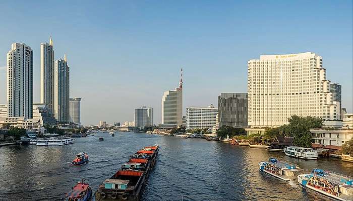 Take a cruise down the Chao Phraya River is one of the best things to do near Wat Mahathat