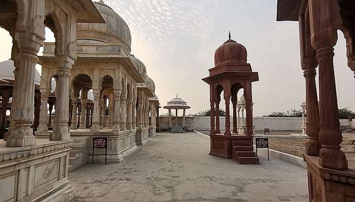 The city of Bikaner has many ideal hotels and resorts available for visitors, including the historic Laxmi Niwas Palace