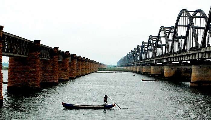 old and new bridges of Godavri at the Dowleswaram Barrage. 