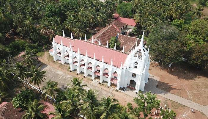 Eglise de Mae De Deus, C’est l’une des meilleurs endroits à visiter dans le nord de Goa