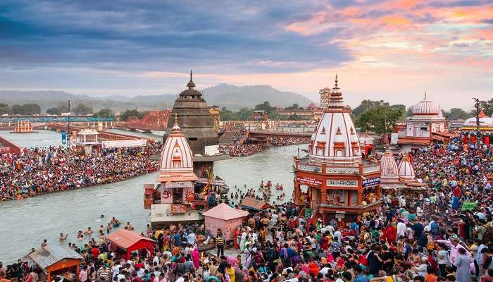 Evening Ganga Aarti at Har Ki Pauri is places to visit in Haridwar in one day