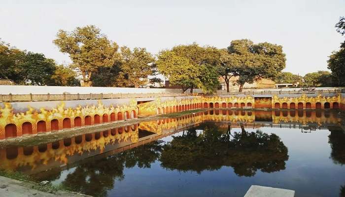 Vibhishan Kund is one of the most popular tourist destinations in Ayodhya