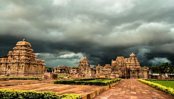 Explore the majestic temples of this complex and ease your soul