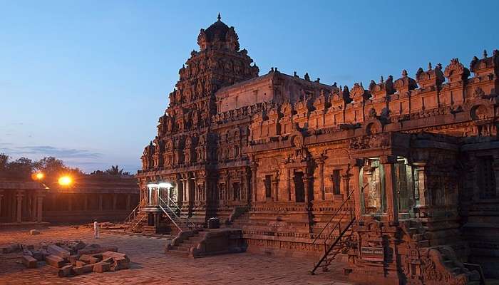 explore the complex of Shri Someshwara Swamy Temple