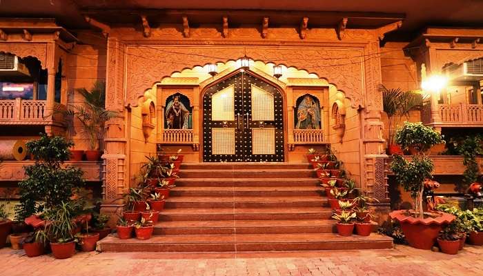 A beautiful entrance to the Banarasi Kothi to stay in.