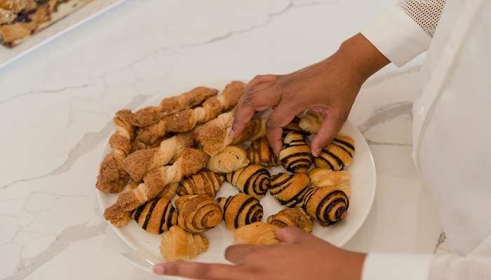 Enjoy the delicious food and cookies at the Pinnacles Desert 