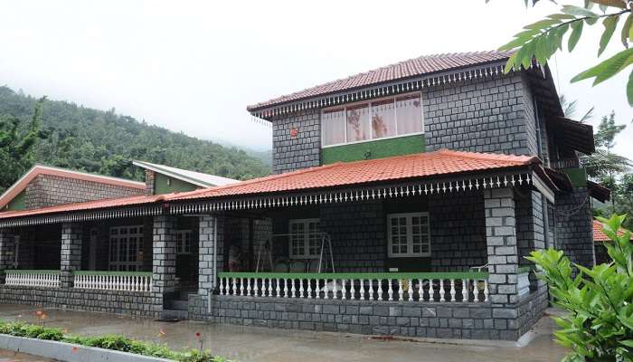 Situated just 46 km from Bhadra Wildlife Sanctuary, Foothills Homestay features accommodation in Chikmagalūr