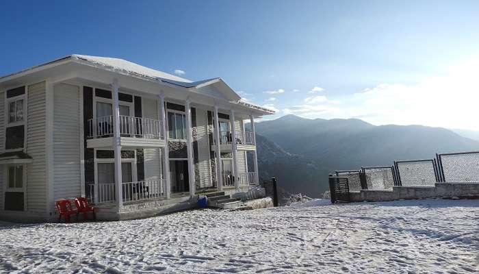 For travellers looking for budget stays in Rudraprayag area, GMVN, aka Mandakini Resort is a great option.
