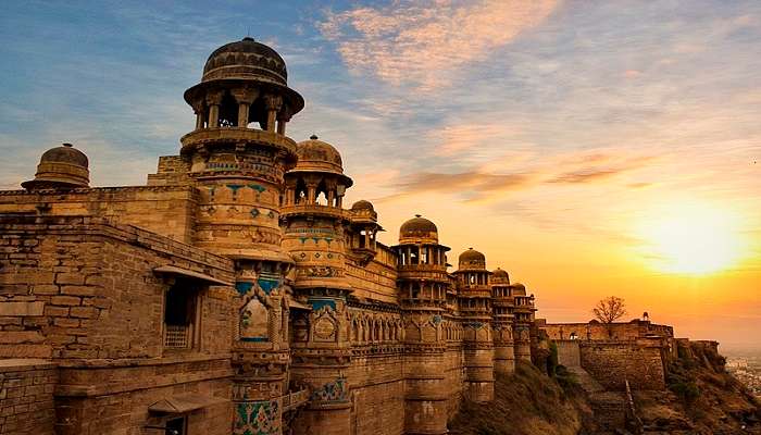 The imposing silhouette of Gwalior Fort, located near the Gwalior Zoo