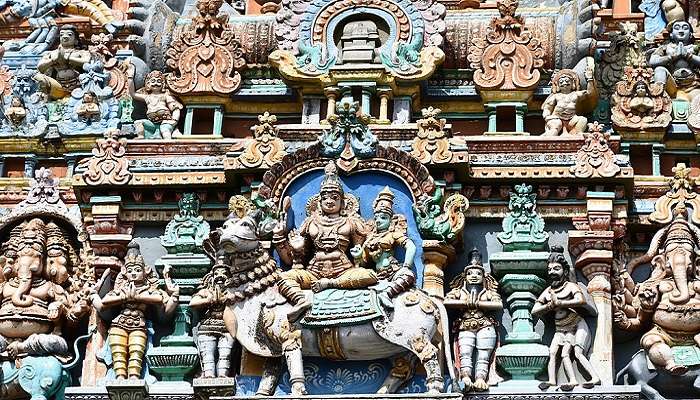 Inside of Meenakshi Sundareswarar Temple with intricate detailings