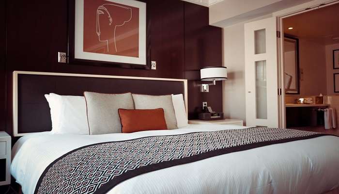Elegant bedrooms at Hotels in Kiribathgoda