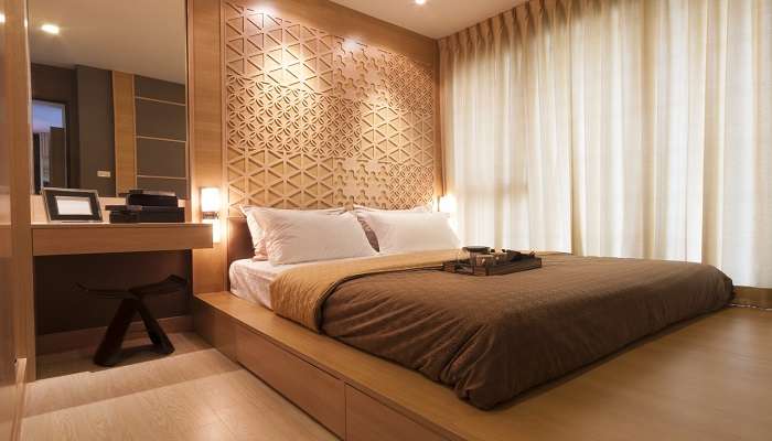 A decorated room in a hotel near Mahakaleshwar Jyotirlinga 