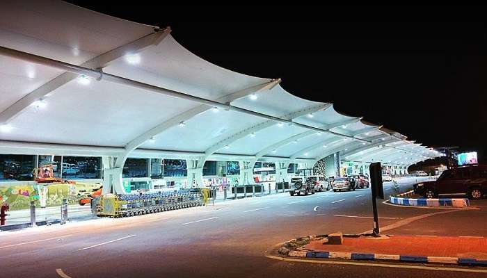 Coimbatore International Airport is just 8.5 km far from the Puliakulam Vinayagar Temple