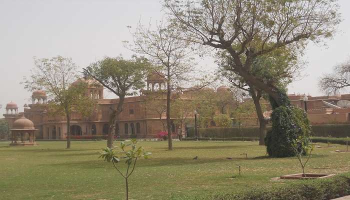The Laxmi Niwas Palace is located close to the Bikaner Railway Station