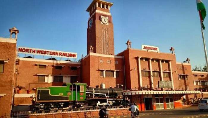 One of the busiest railway stations is the Jodhpur station