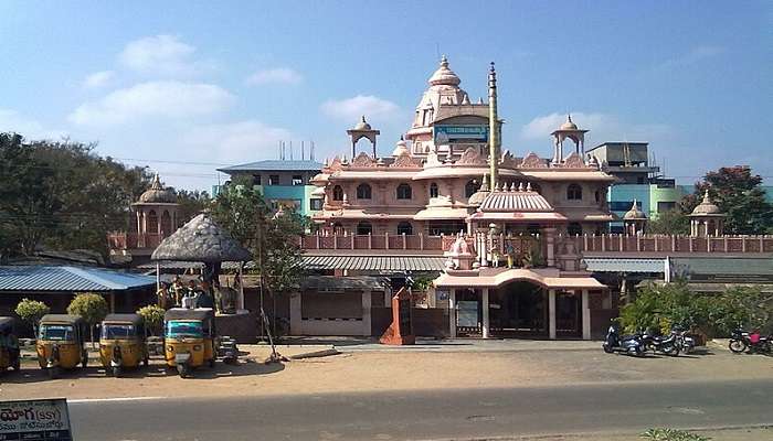 Iconic ISKCON temple of Rajahmundry to visit near Dowleswaram Barrage.