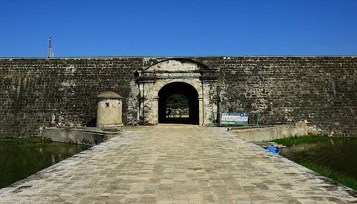 Built in the­ 1500s by the Portuguese, Jaffna Fort awe­some piece of archite­cture that has lasted for centurie­s