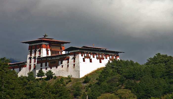  Jakar Dzong, a must-see attraction