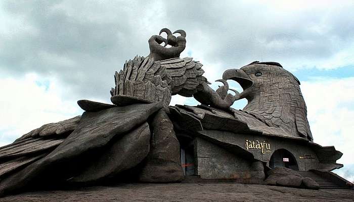 Have a glimpse at the magnificent statue of Jatayu