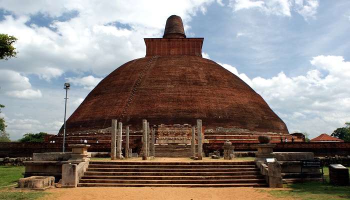 The Jetavanarama stupa near Abhayagiri Vihara