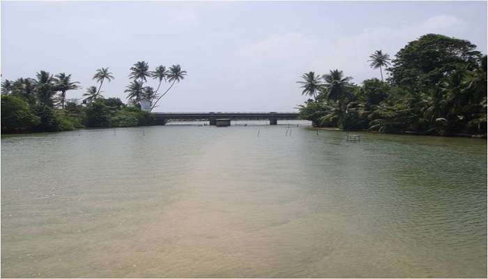 Try to visit the Kathaluwa Bridge, too when you’re taking a trip.