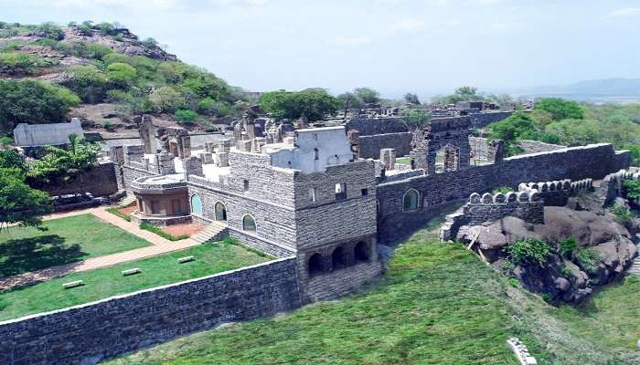 Kondapalli Fort is a must-see for history buffs. 