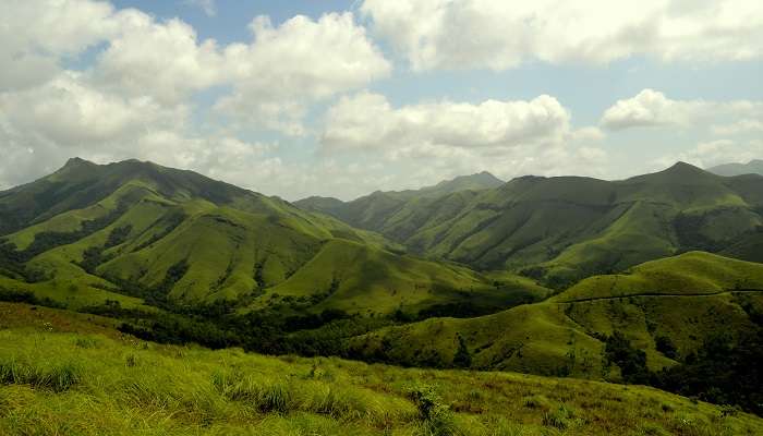 La vue verdoyante du collines de Kudremukh