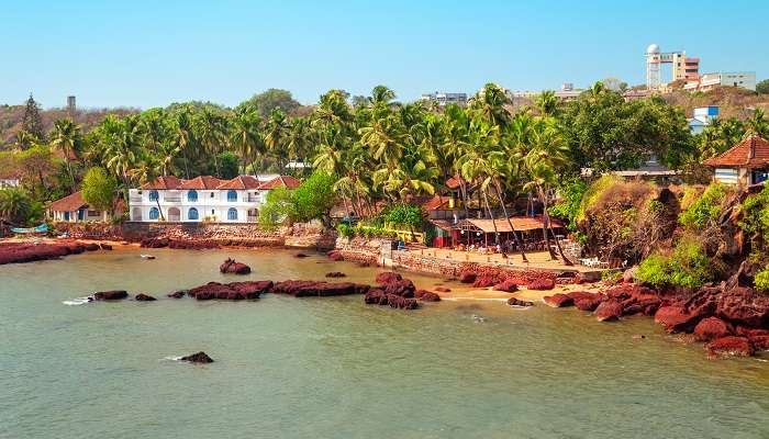 La plage de Dona Paula, C’est l’une des meilleurs endroits à visiter dans le nord de Goa