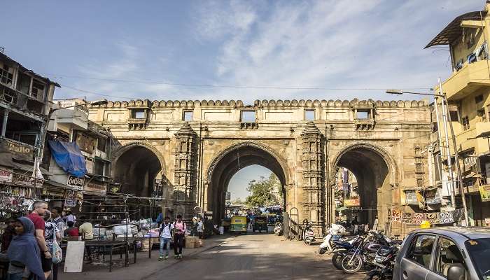 Cultural events at Lehripura Gate are often held.