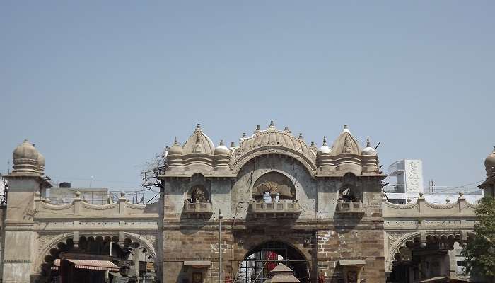 Lehripura Gate in Modern Vadodara is one of the best places to visit. 