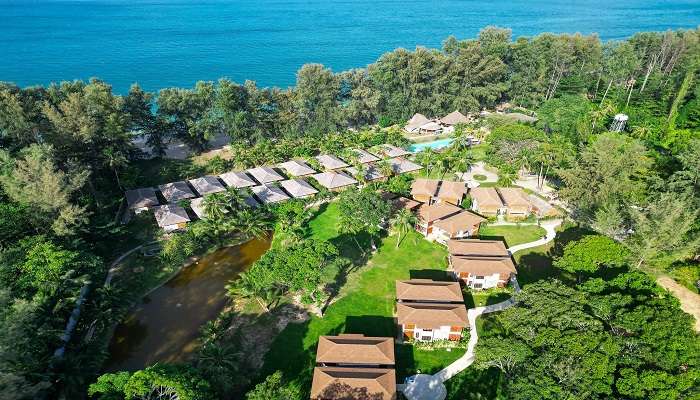 Located at the southern extreme of Long Beach on Koh Lanta, Long Beach Chalet offers rustic bungalows