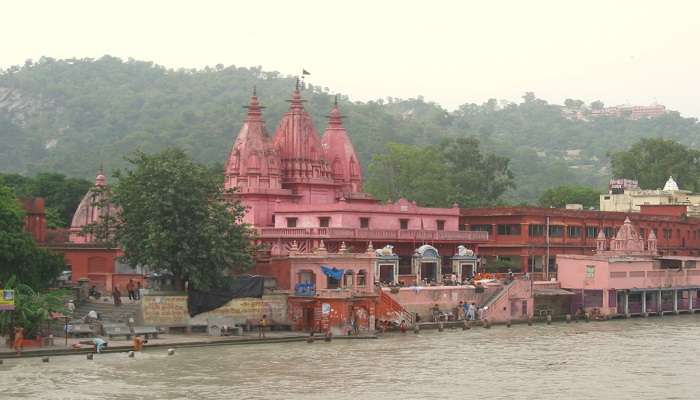 Visit Mansa Devi Temple in Meerut while visiting Kali Paltan Mandir