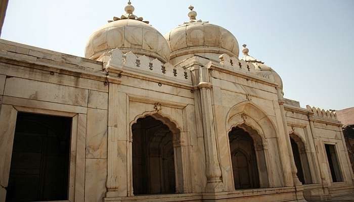 Step into history at Moti Masjid—a jewel of Mughal architecture.