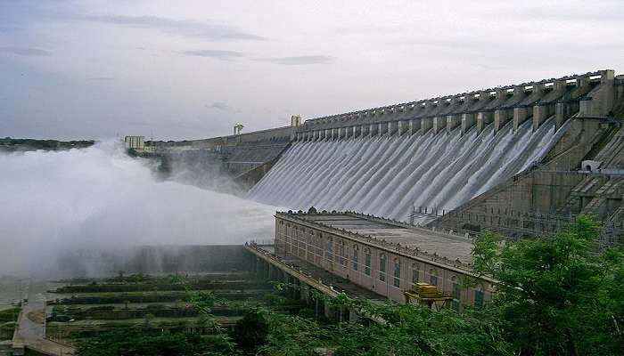 Nagarjuna Sagar Dam, is a prominent place to visit near Guntur.