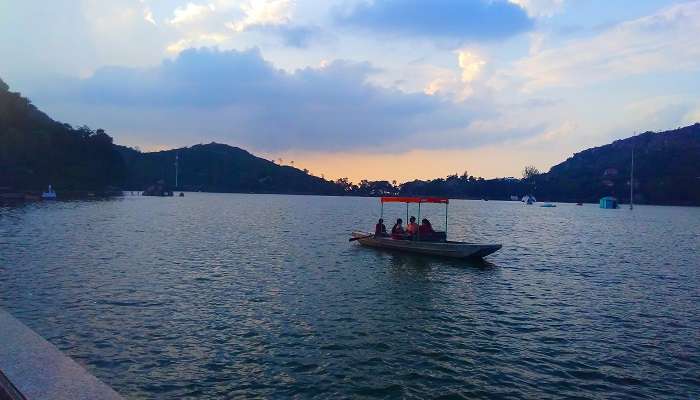 A serene view of Nakki Lake and its beauty with the floating boat on calm water.