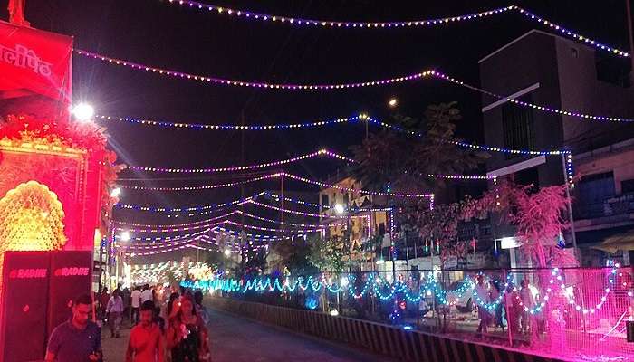 The decoraton during navratri near temple