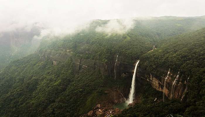 Beautiful Nohkalikai Falls in Meghalaya
