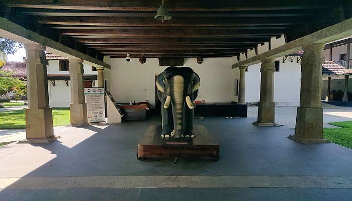 Sculpture of elephant at Paliam Palace 
