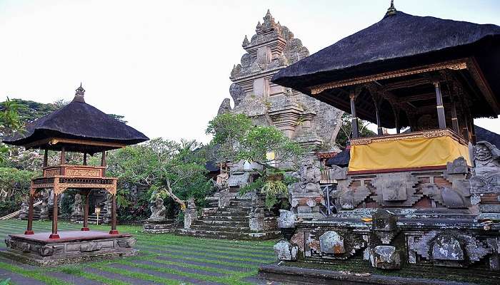 The Pura Desa Temple is a quiet and peaceful temple that showcases the unique and historic Balinese culture and traditions