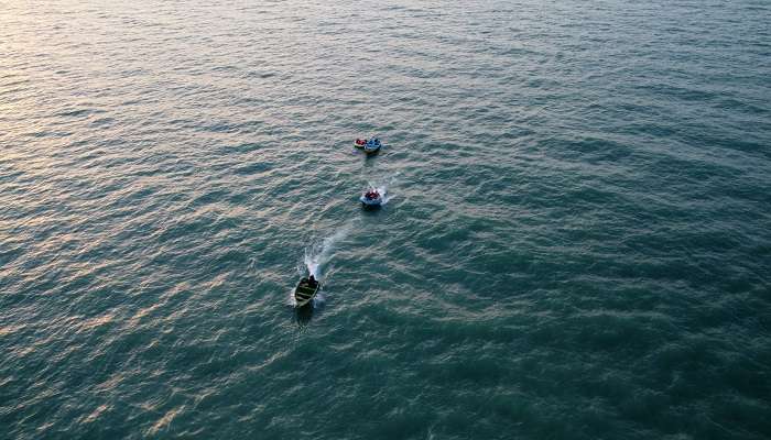 Take a thrilling ringo ride adventure at Mobor Beach