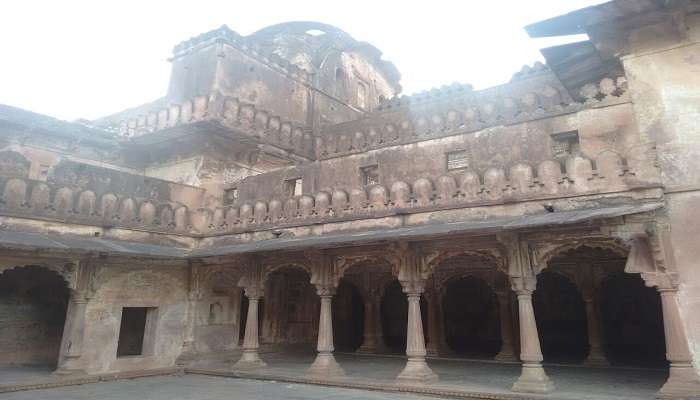 Ruins of palaces, Rahatgarh Fort