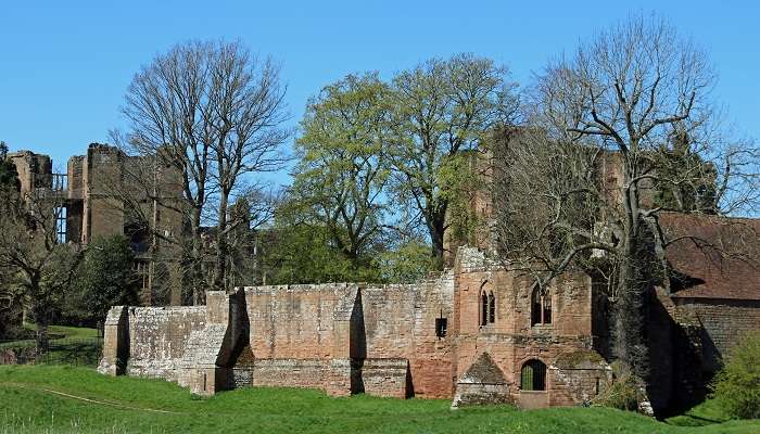 Visit the ruines of Gadpahra Fort.