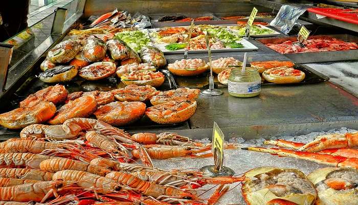 Savor seafood at Scratchleys on the Wharf