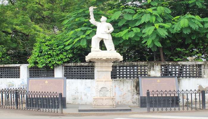 Visit Shahid Smarak, the historical monument in Meerut 