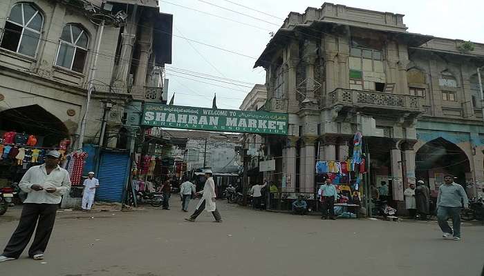 Shahran market is famous for kurta and burqa shopping in Charminar