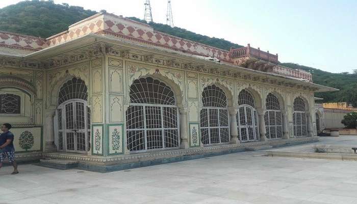 Sisodia Rani Bagh is a beautiful complex with a picturesque hilly backdrop 