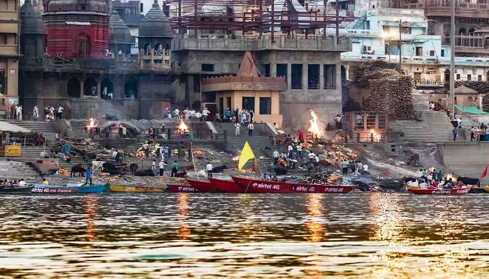 A mesmerising boat ride near the Ganga River in Varanasi 