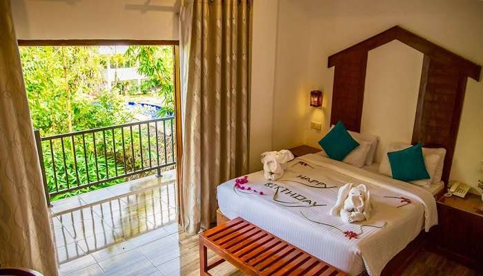 Exquisitely serene surroundings with budget rooms are available at Sundaras Resort