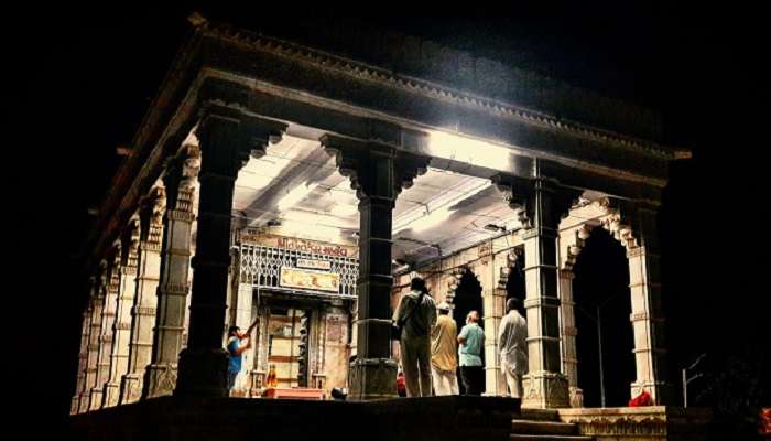 the night view of the Shree Takhteshwar Temple