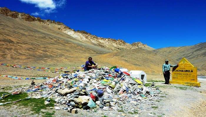 Reach Lachung La pass from Tanglang La.